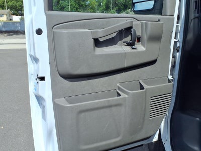 2025 Chevrolet Express Passenger 1LT