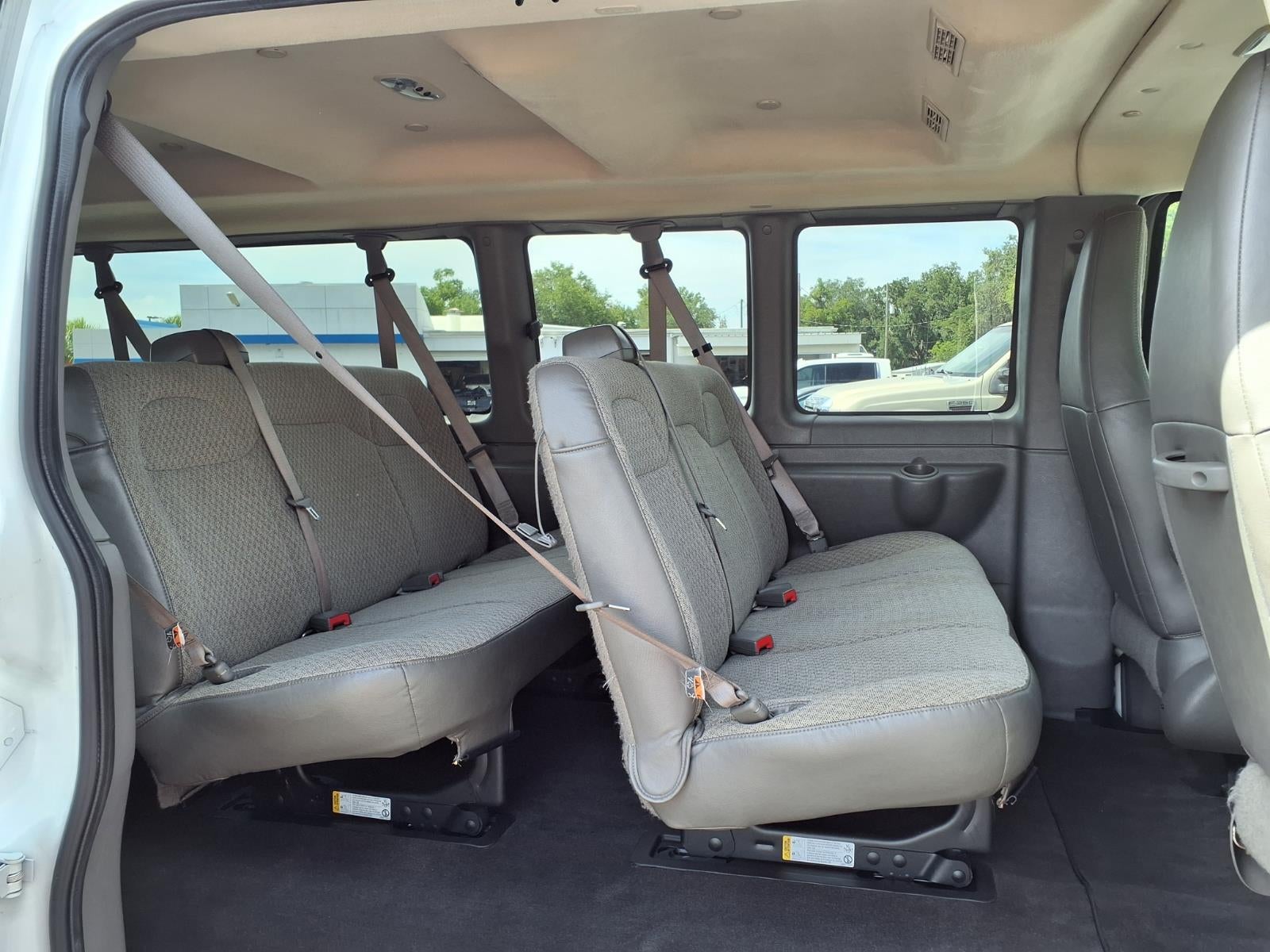 2025 Chevrolet Express Passenger 1LT