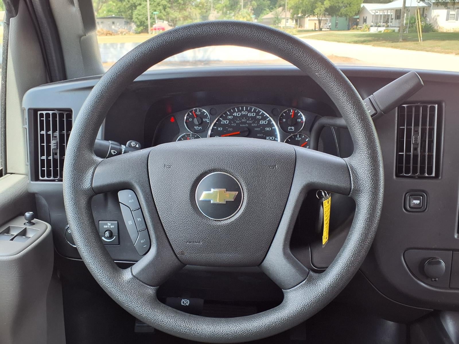 2025 Chevrolet Express Passenger 1LT