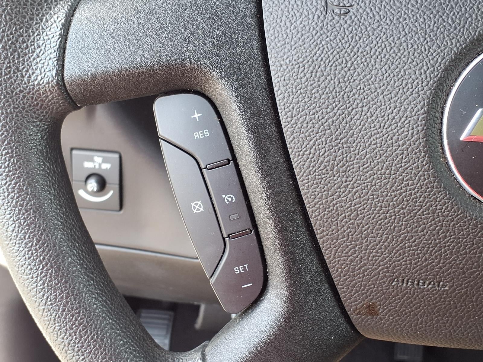 2025 Chevrolet Express Passenger 1LT