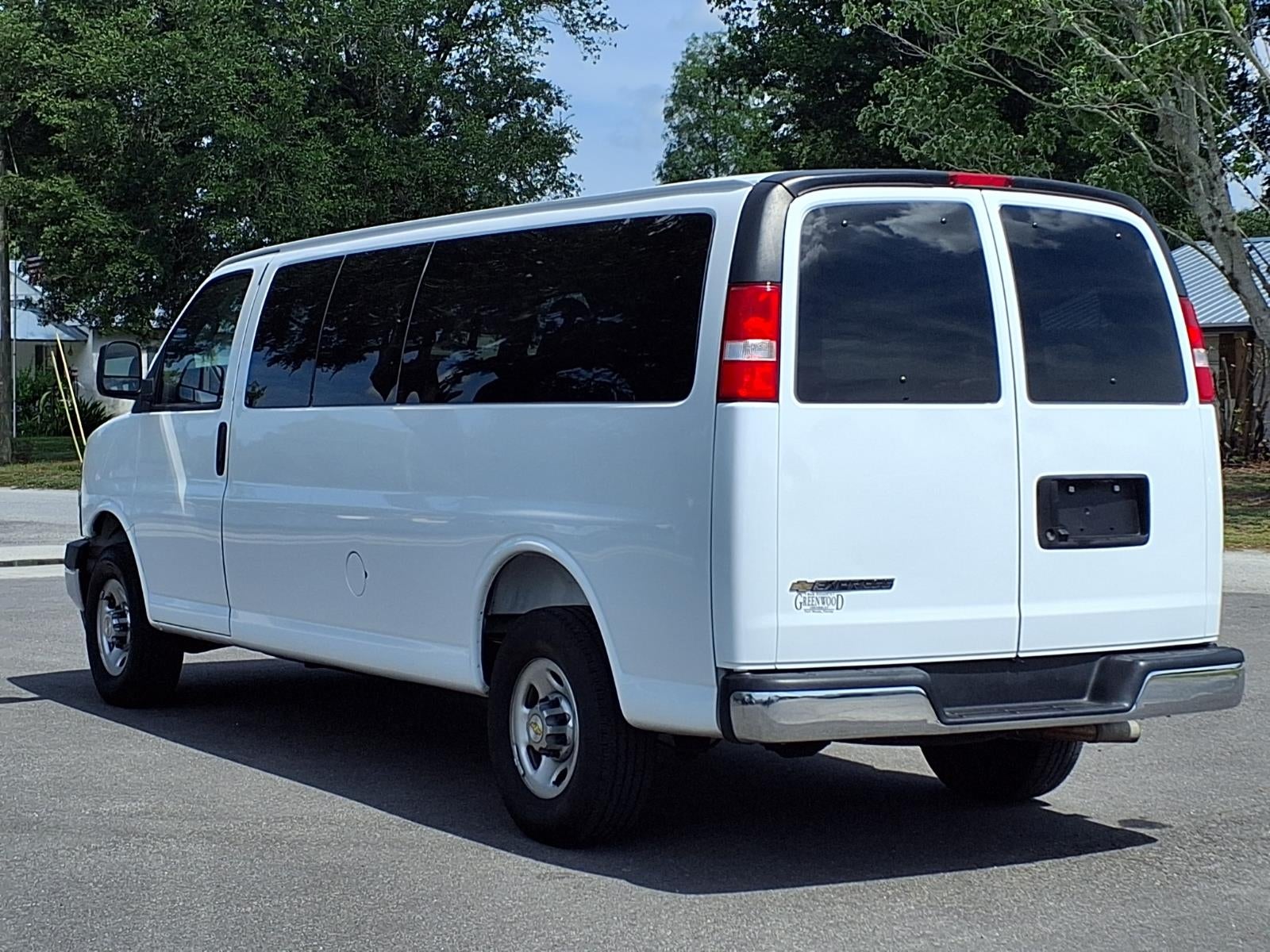 2025 Chevrolet Express Passenger 1LT