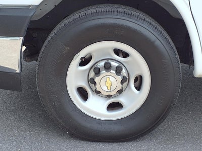 2025 Chevrolet Express Passenger 1LT