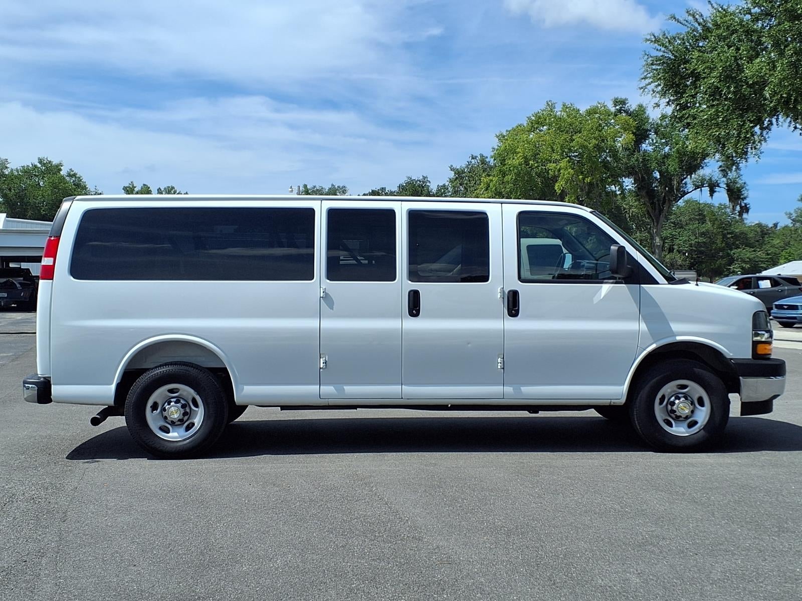 2025 Chevrolet Express Passenger 1LT