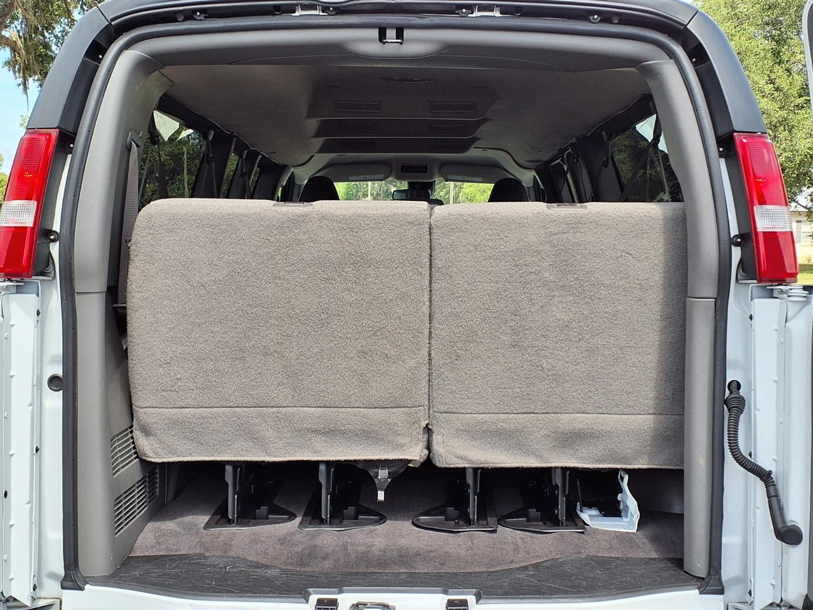 2025 Chevrolet Express Passenger 1LT