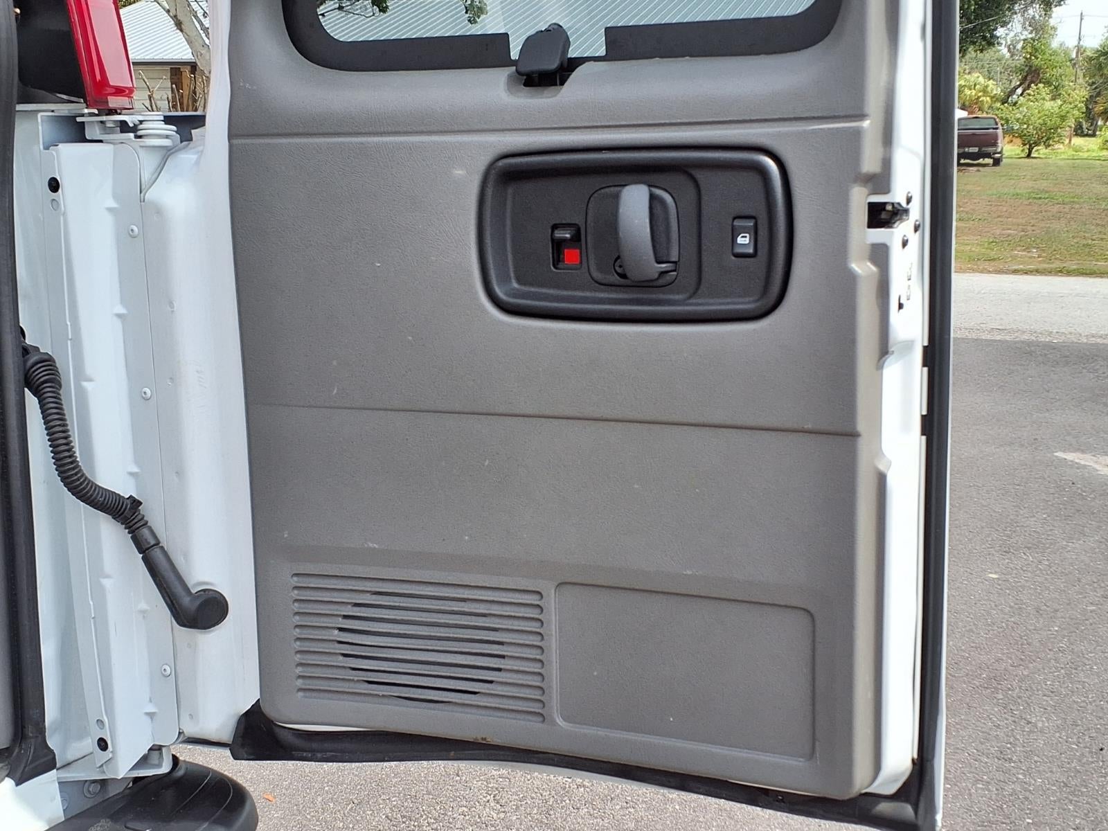 2025 Chevrolet Express Passenger 1LT