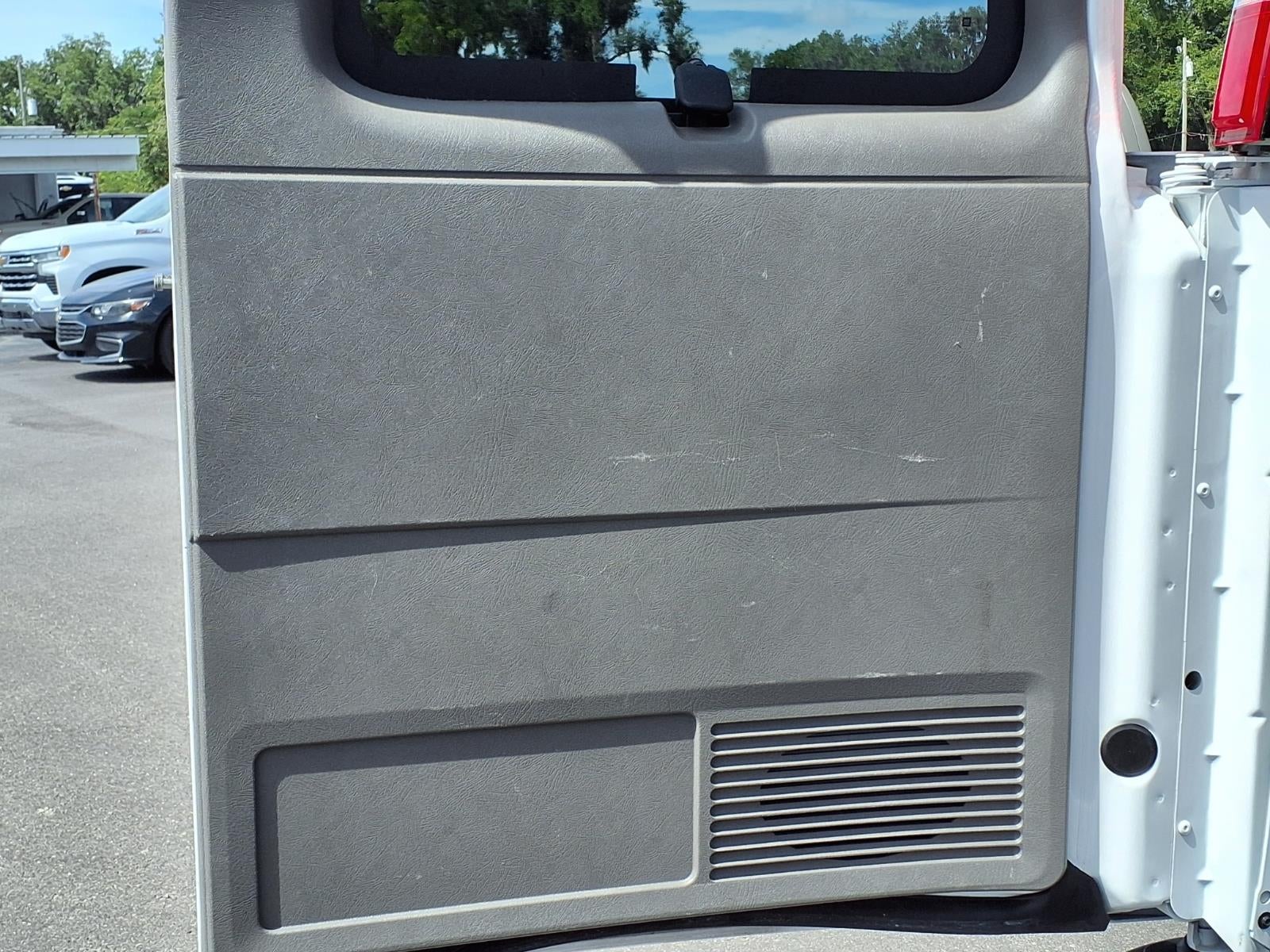 2025 Chevrolet Express Passenger 1LT