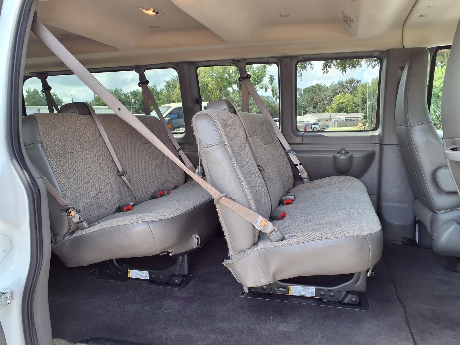 2025 Chevrolet Express Passenger 1LT