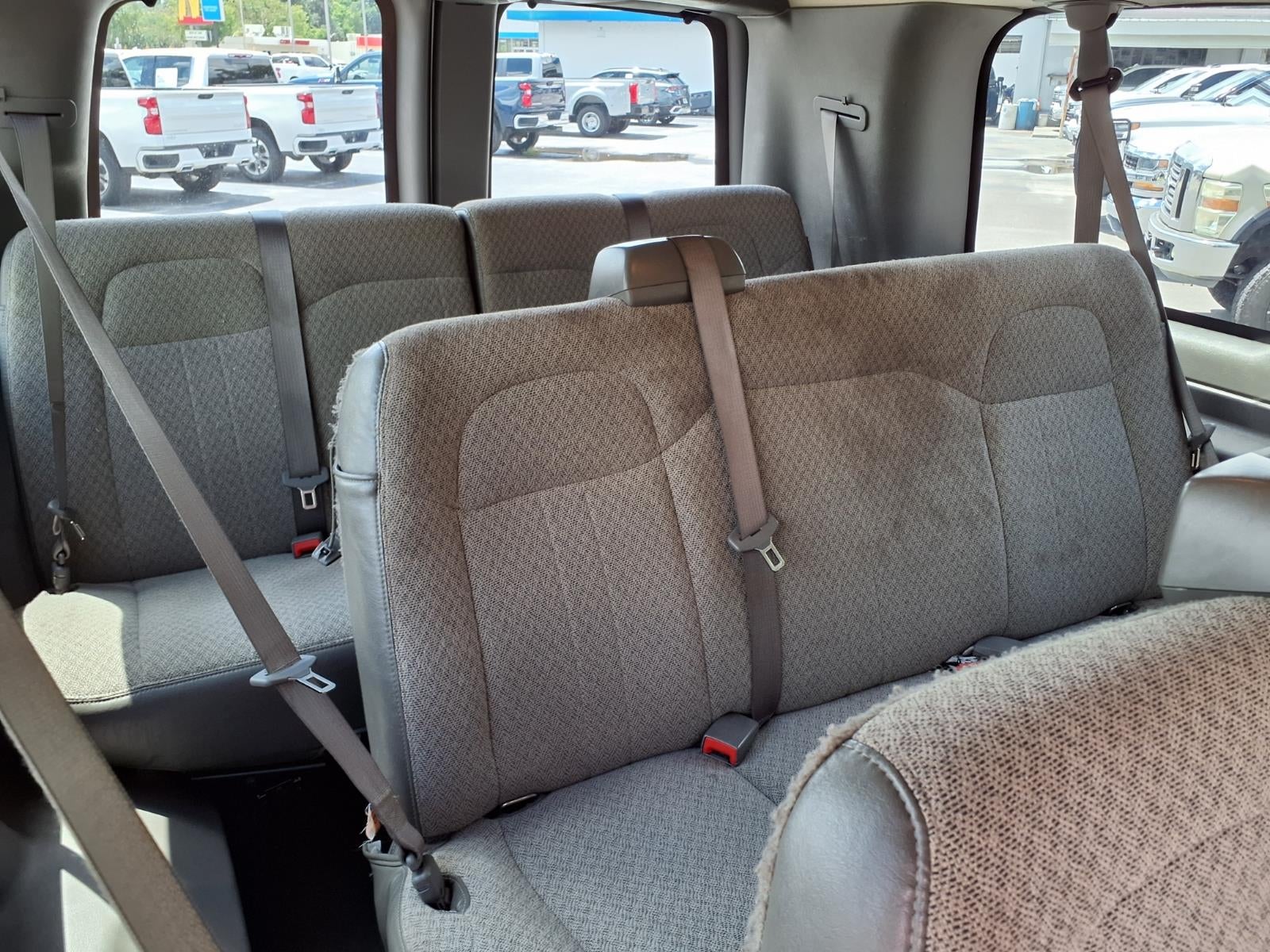 2025 Chevrolet Express Passenger 1LT