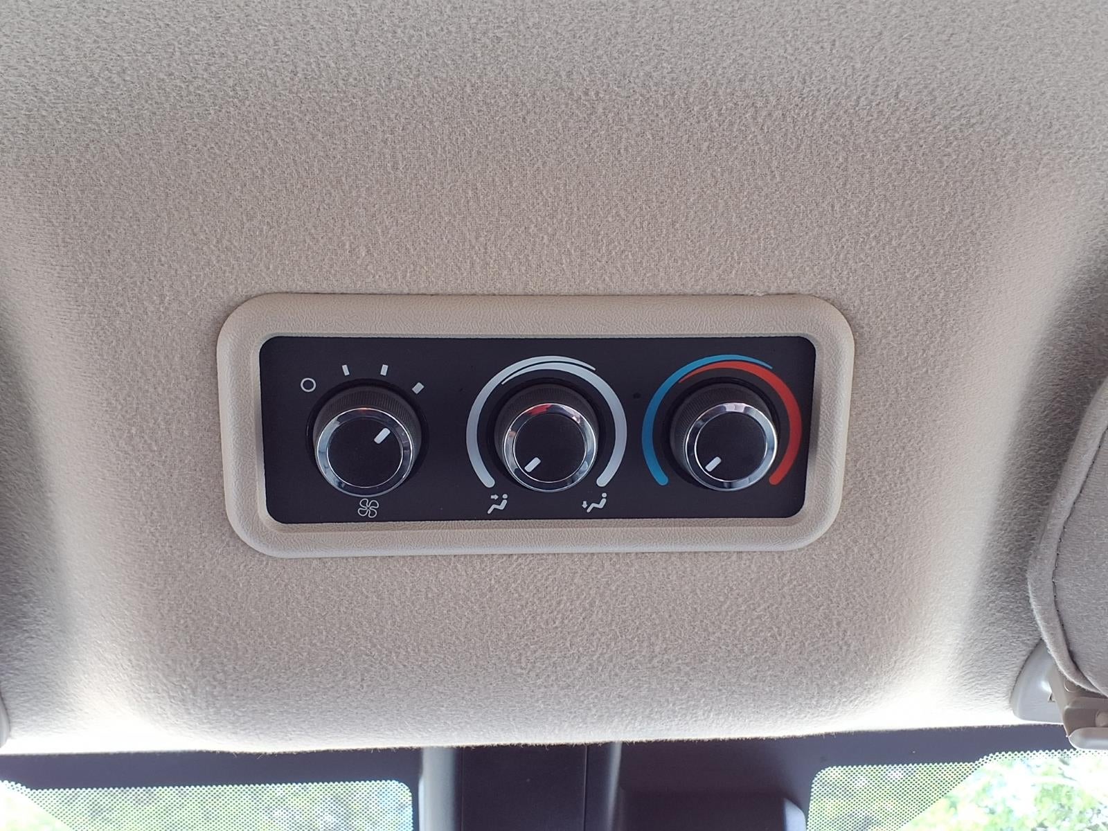 2025 Chevrolet Express Passenger 1LT