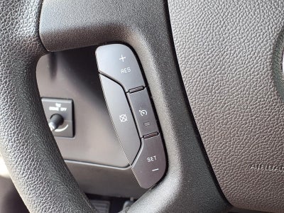 2025 Chevrolet Express Passenger 1LT