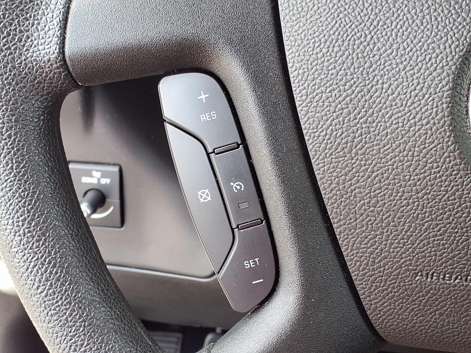 2025 Chevrolet Express Passenger 1LT