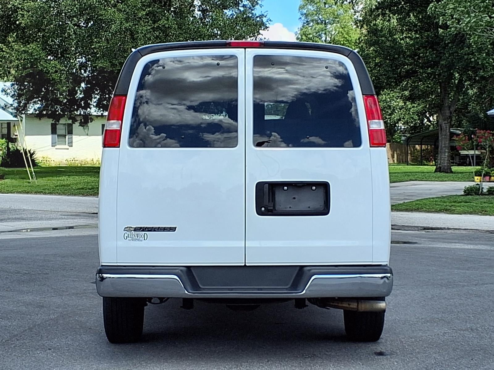 2025 Chevrolet Express Passenger 1LT
