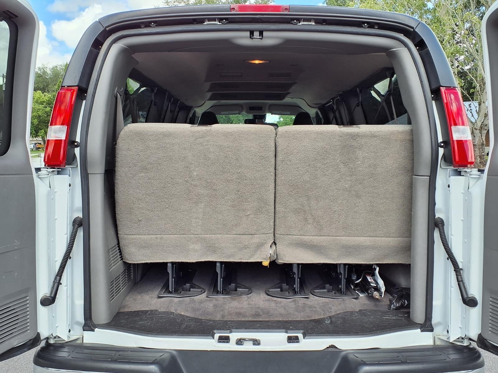 2025 Chevrolet Express Passenger 1LT