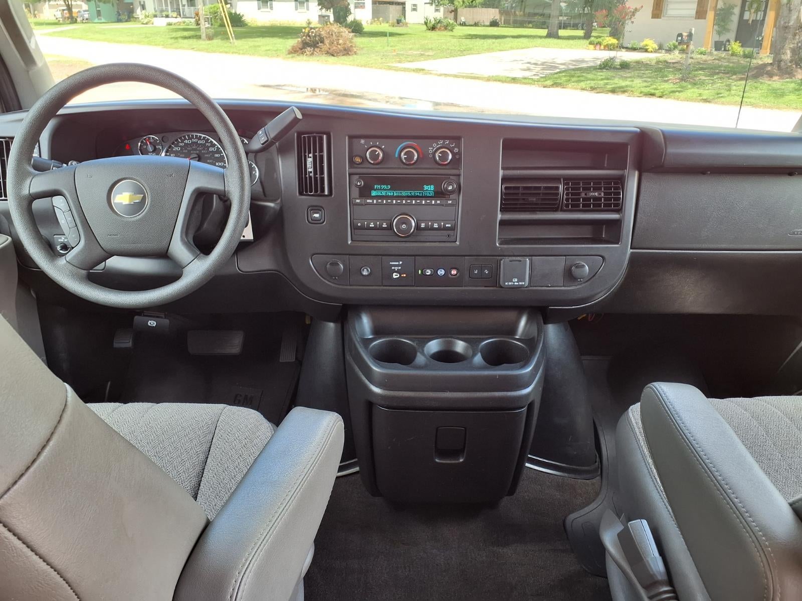 2025 Chevrolet Express Passenger 1LT